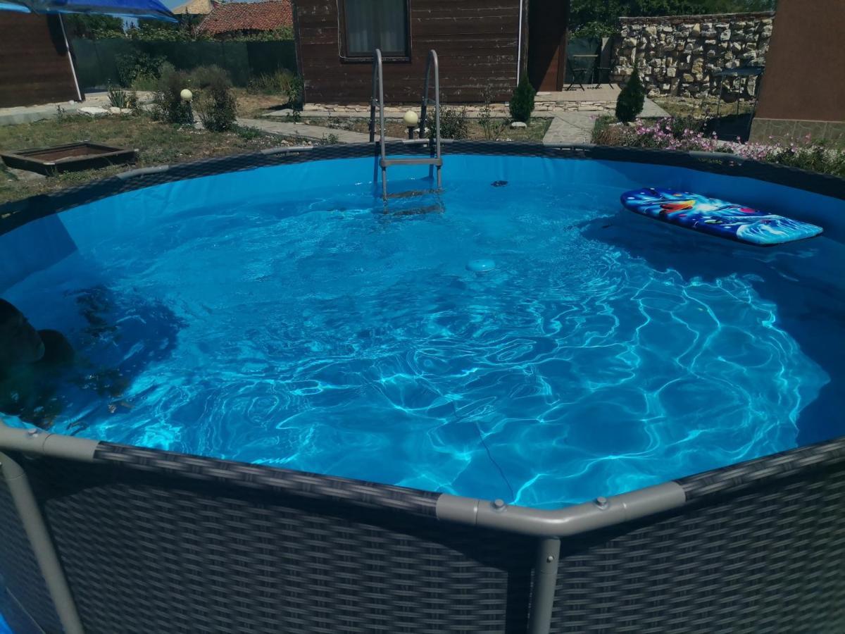 Бунгало Парк Summer Life Hotel Tyulenovo Buitenkant foto